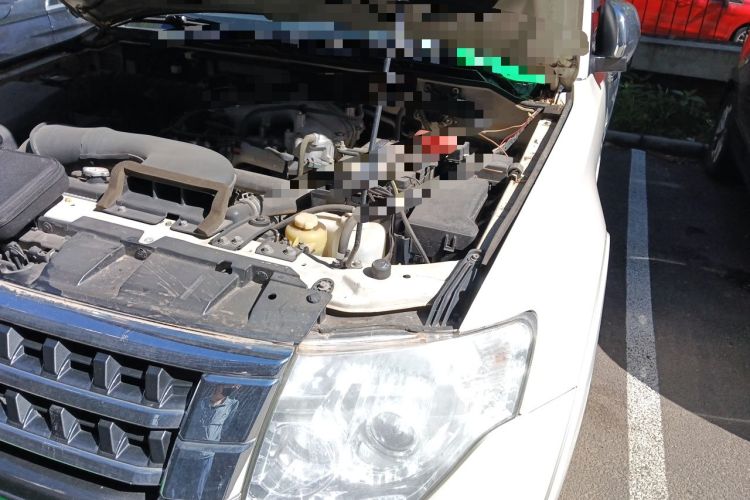 Used Mitsubishi Pajero 2015 3.0L Automatic Elite Plus Version China V Standard Engine Bay Left