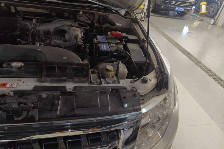 Used Mitsubishi Pajero 2015 3.0L Automatic Elite Edition China V Standard Engine Bay Left