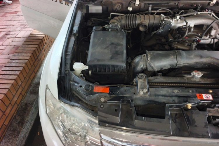 Used Mitsubishi Pajero 2015 3.0L Automatic Elite Overdrive Version China IV Standard Engine Bay Right