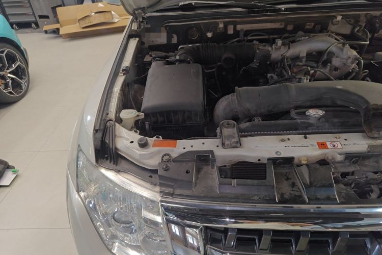 Used Mitsubishi Pajero 2015 3.0L Automatic Elite Edition China V Standard Engine Bay Right