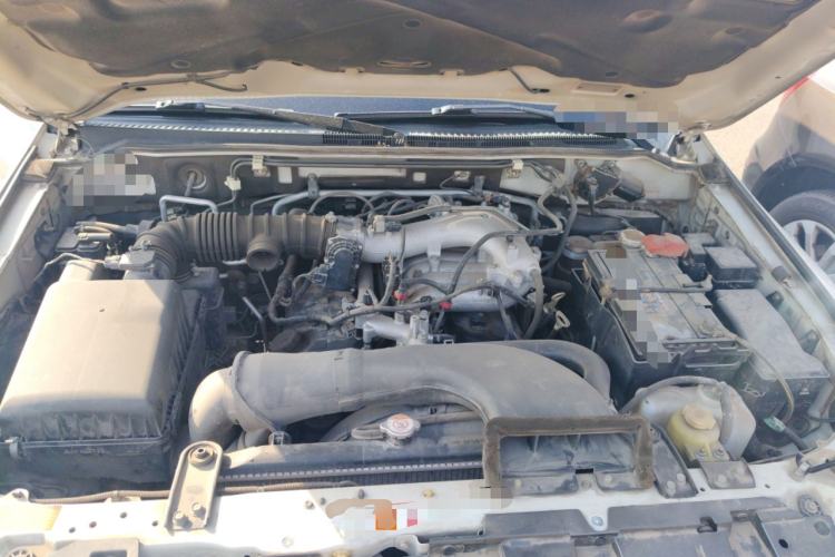 Used Mitsubishi Pajero 2015 3.0L Automatic Elite Plus Version China V Standard Engine Bay