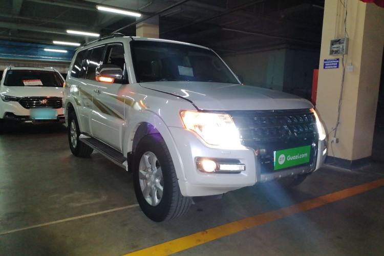Used Mitsubishi Pajero 2015 3.0L Automatic Elite Edition China V Standard Exterior 2