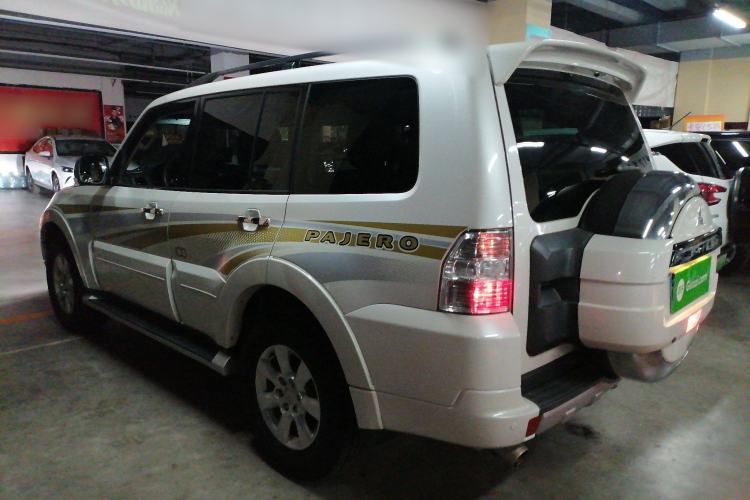 Used Mitsubishi Pajero 2015 3.0L Automatic Elite Edition China V Standard Exterior 3