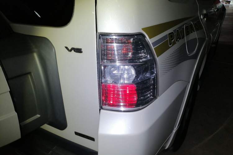 Used Mitsubishi Pajero 2015 3.0L Automatic Elite Edition China V Standard Exterior 6