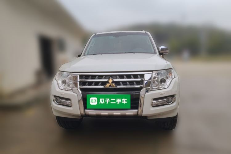Used Mitsubishi Pajero 2015 3.0L Automatic Elite Overdrive Version China IV Standard Front