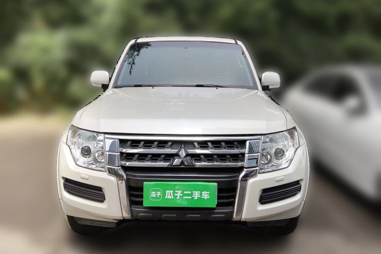 Used Mitsubishi Pajero 2015 3.0L Automatic Luxury Version China V Standard Front