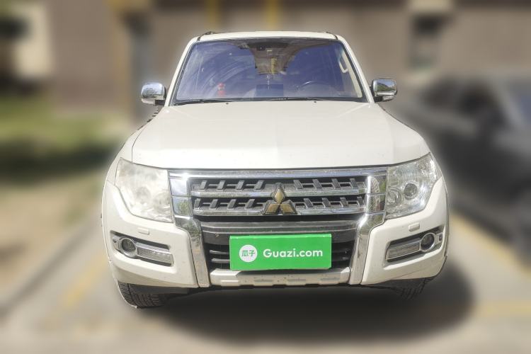 Used Mitsubishi Pajero 2015 3.0L Automatic Elite Edition China IV Standard Front
