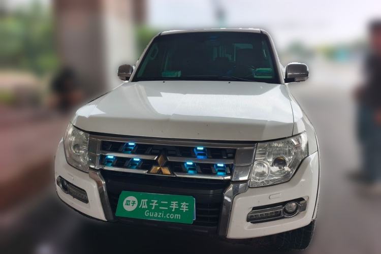 Used Mitsubishi Pajero 2015 3.0L Automatic Elite Overdrive Version China IV Standard Front
