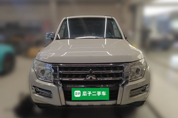 Used Mitsubishi Pajero 2015 3.0L Automatic Elite Edition China V Standard Front