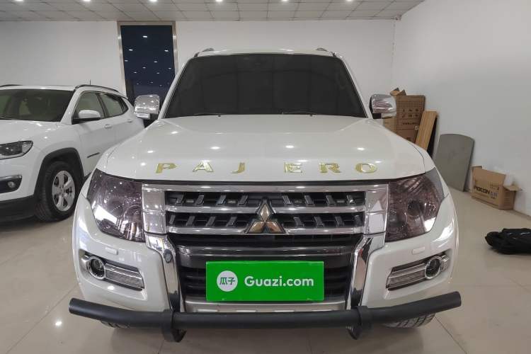 Used Mitsubishi Pajero 2015 3.0L Automatic Elite Plus Version China V Standard Front