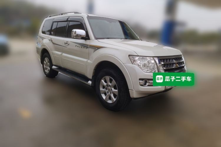 Used Mitsubishi Pajero 2015 3.0L Automatic Elite Overdrive Version China IV Standard Front Right 45 Deg
