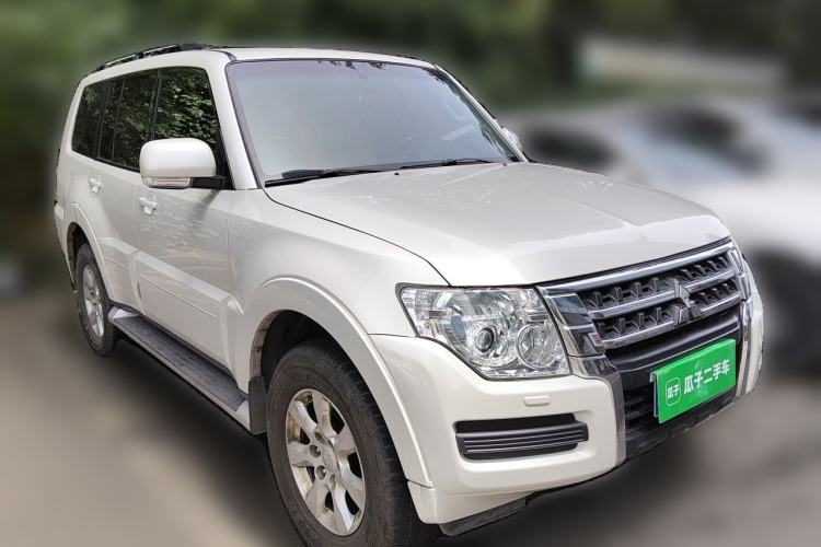 Used Mitsubishi Pajero 2015 3.0L Automatic Luxury Version China V Standard Front Right 45 Deg
