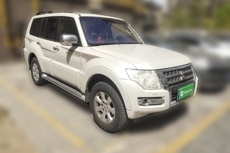 Used Mitsubishi Pajero 2015 3.0L Automatic Elite Edition China IV Standard Front Right 45 Deg