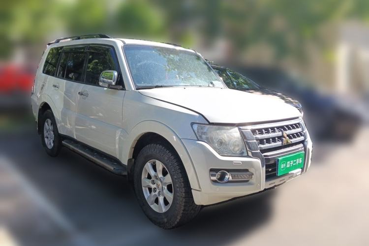 Used Mitsubishi Pajero 2015 3.0L Automatic Elite Plus Version China V Standard Front Right 45 Deg