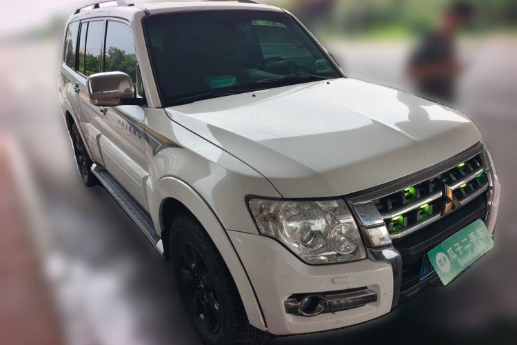 Used Mitsubishi Pajero 2015 3.0L Automatic Elite Overdrive Version China IV Standard Front Right 45 Deg