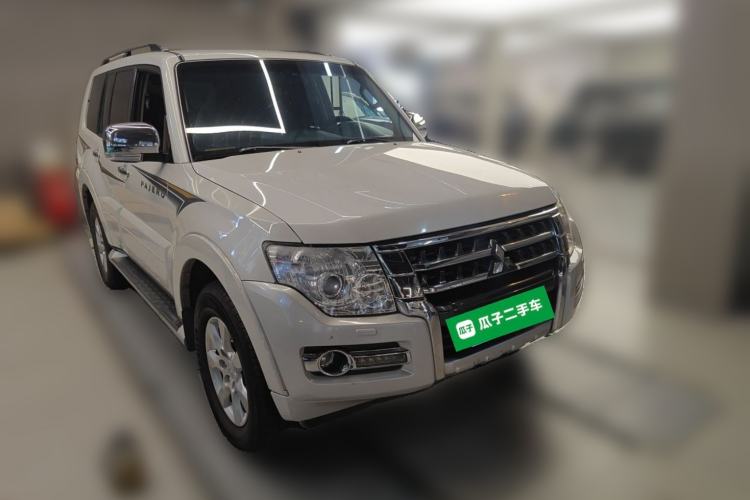 Used Mitsubishi Pajero 2015 3.0L Automatic Elite Edition China V Standard Front Right 45 Deg