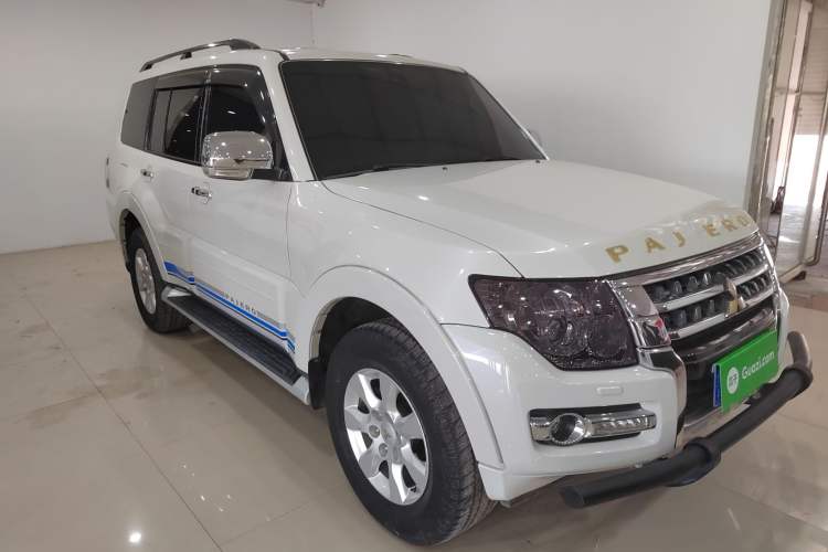 Used Mitsubishi Pajero 2015 3.0L Automatic Elite Plus Version China V Standard Front Right 45 Deg