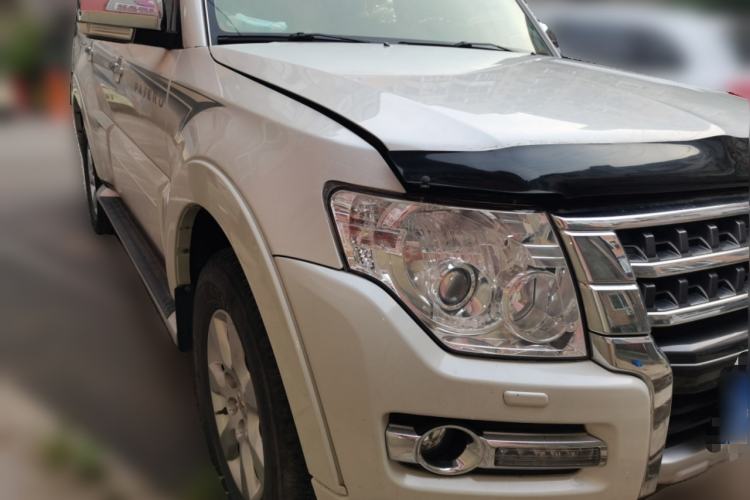 Used Mitsubishi Pajero 2015 3.0L Automatic Elite Overdrive Version China IV Standard Front Right 45 Deg