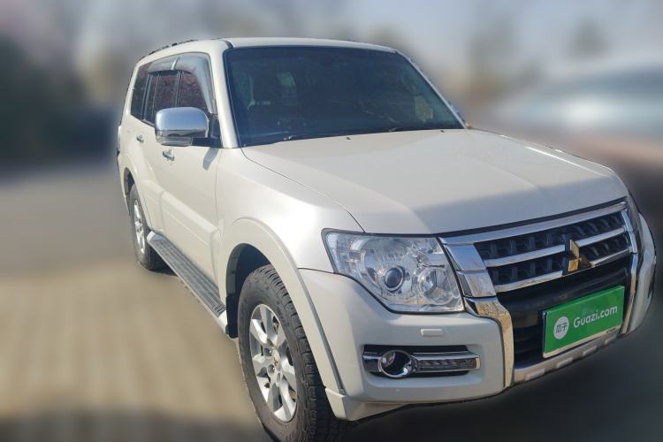 Used Mitsubishi Pajero 2015 3.0L Automatic Elite Plus Version China V Standard Front Right 45 Deg
