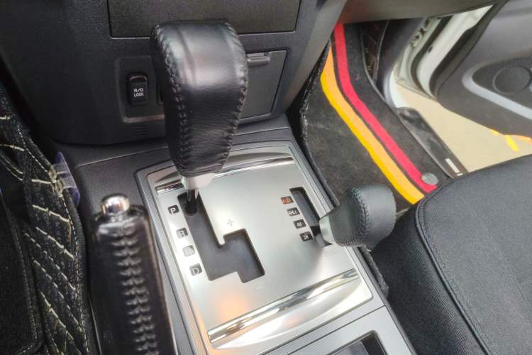 Used Mitsubishi Pajero 2015 3.0L Automatic Elite Overdrive Version China IV Standard Gear Lever