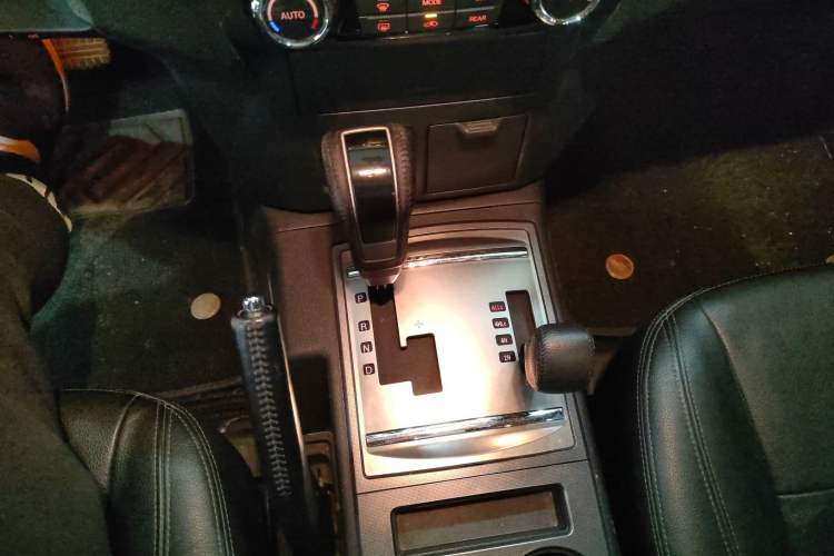 Used Mitsubishi Pajero 2015 3.0L Automatic Elite Plus Version China V Standard Gear Lever