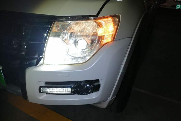 Used Mitsubishi Pajero 2015 3.0L Automatic Elite Edition China V Standard Left Front Headlight