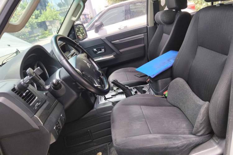Used Mitsubishi Pajero 2015 3.0L Automatic Luxury Version China V Standard Left Front Seat