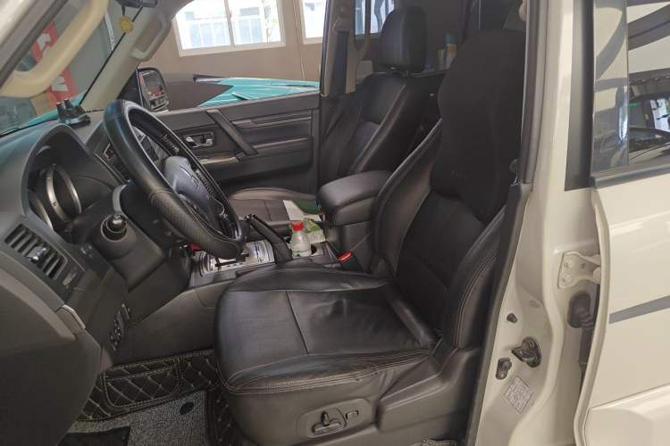 Used Mitsubishi Pajero 2015 3.0L Automatic Elite Edition China V Standard Left Front Seat