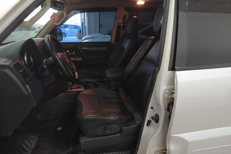 Used Mitsubishi Pajero 2015 3.0L Automatic Elite Plus Version China V Standard Left Front Seat