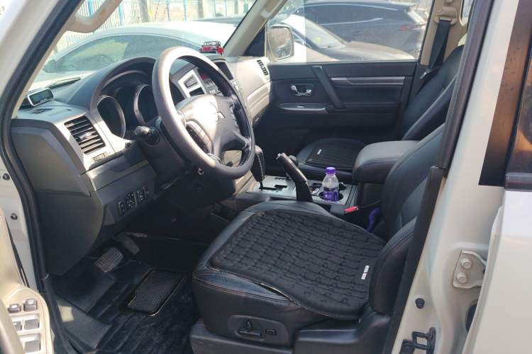Used Mitsubishi Pajero 2015 3.0L Automatic Elite Plus Version China V Standard Left Front Seat