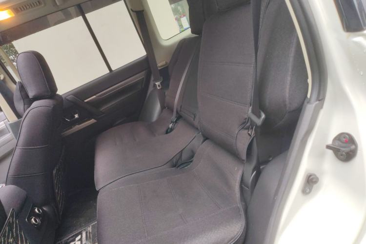 Used Mitsubishi Pajero 2015 3.0L Automatic Elite Overdrive Version China IV Standard Left Rear Seat