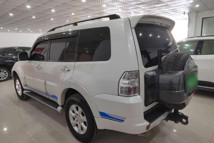 Used Mitsubishi Pajero 2015 3.0L Automatic Elite Plus Version China V Standard Left Side
