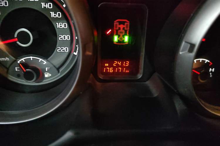 Used Mitsubishi Pajero 2015 3.0L Automatic Elite Plus Version China V Standard Odometer Close Up