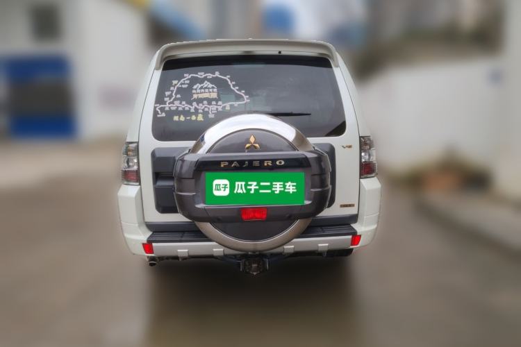 Used Mitsubishi Pajero 2015 3.0L Automatic Elite Overdrive Version China IV Standard Rear