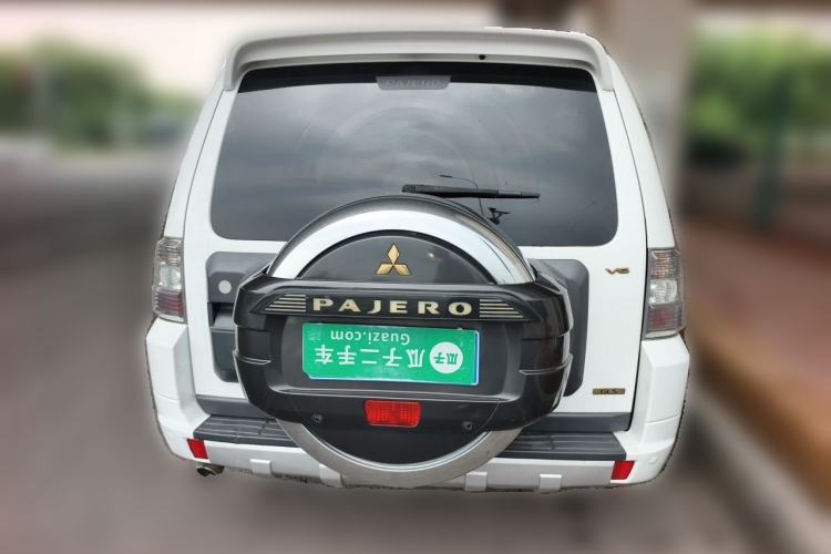 Used Mitsubishi Pajero 2015 3.0L Automatic Elite Overdrive Version China IV Standard Rear