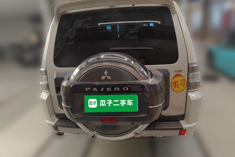 Used Mitsubishi Pajero 2015 3.0L Automatic Elite Edition China V Standard Rear