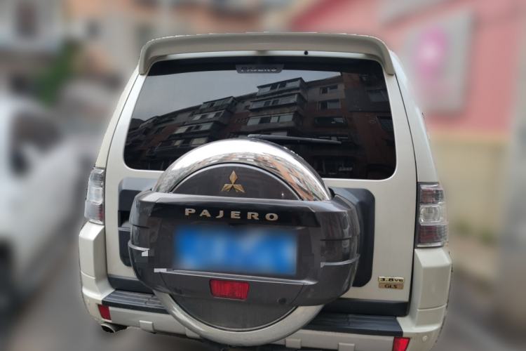 Used Mitsubishi Pajero 2015 3.0L Automatic Elite Overdrive Version China IV Standard Rear