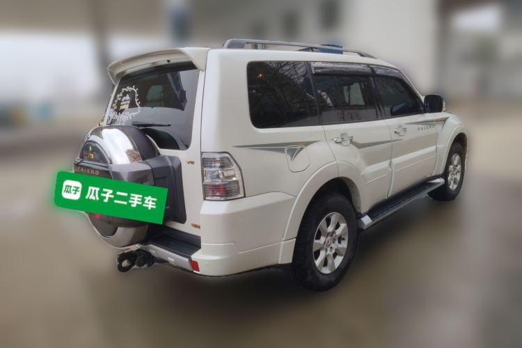 Used Mitsubishi Pajero 2015 3.0L Automatic Elite Overdrive Version China IV Standard Rear Right 45 Deg