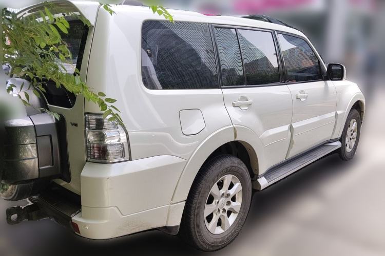 Used Mitsubishi Pajero 2015 3.0L Automatic Luxury Version China V Standard Rear Right 45 Deg