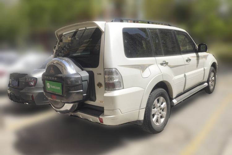 Used Mitsubishi Pajero 2015 3.0L Automatic Elite Edition China IV Standard Rear Right 45 Deg