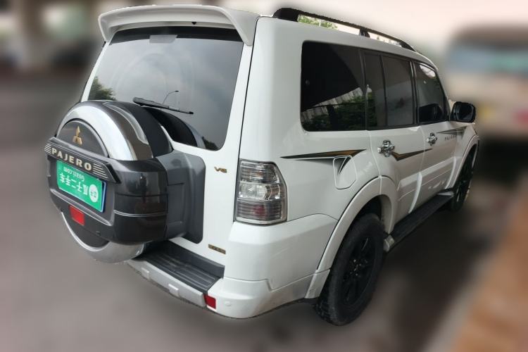 Used Mitsubishi Pajero 2015 3.0L Automatic Elite Overdrive Version China IV Standard Rear Right 45 Deg