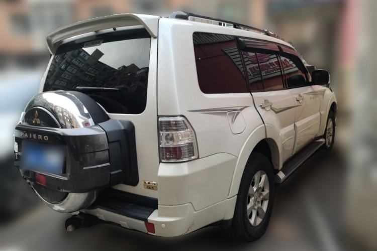 Used Mitsubishi Pajero 2015 3.0L Automatic Elite Overdrive Version China IV Standard Rear Right 45 Deg
