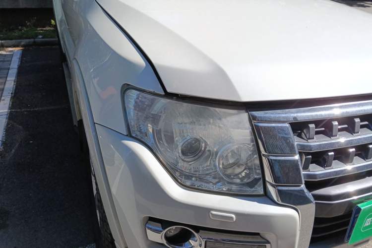Used Mitsubishi Pajero 2015 3.0L Automatic Elite Plus Version China V Standard Right Front Headlight