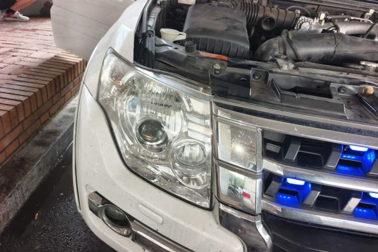 Used Mitsubishi Pajero 2015 3.0L Automatic Elite Overdrive Version China IV Standard Right Front Headlight
