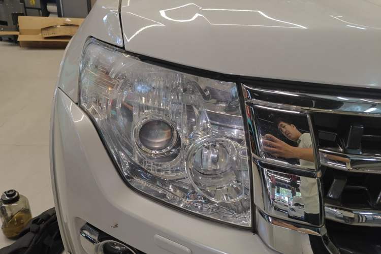 Used Mitsubishi Pajero 2015 3.0L Automatic Elite Edition China V Standard Right Front Headlight