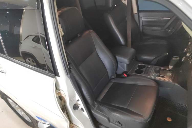Used Mitsubishi Pajero 2015 3.0L Automatic Elite Plus Version China V Standard Right Front Seat
