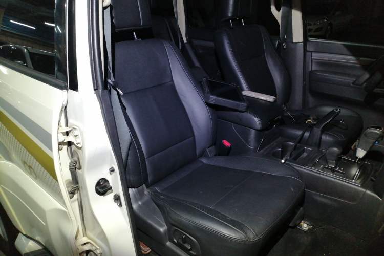 Used Mitsubishi Pajero 2015 3.0L Automatic Elite Edition China V Standard Right Front Seat