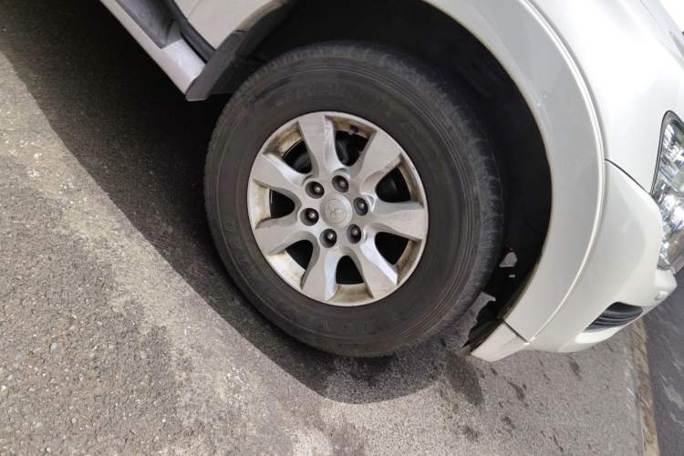 Used Mitsubishi Pajero 2015 3.0L Automatic Luxury Version China V Standard Right Front Wheel Hub