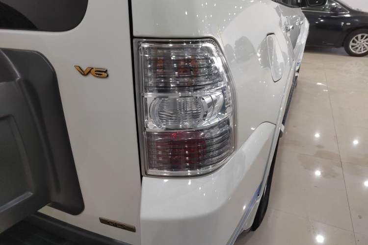 Used Mitsubishi Pajero 2015 3.0L Automatic Elite Plus Version China V Standard Right Rear Taillight