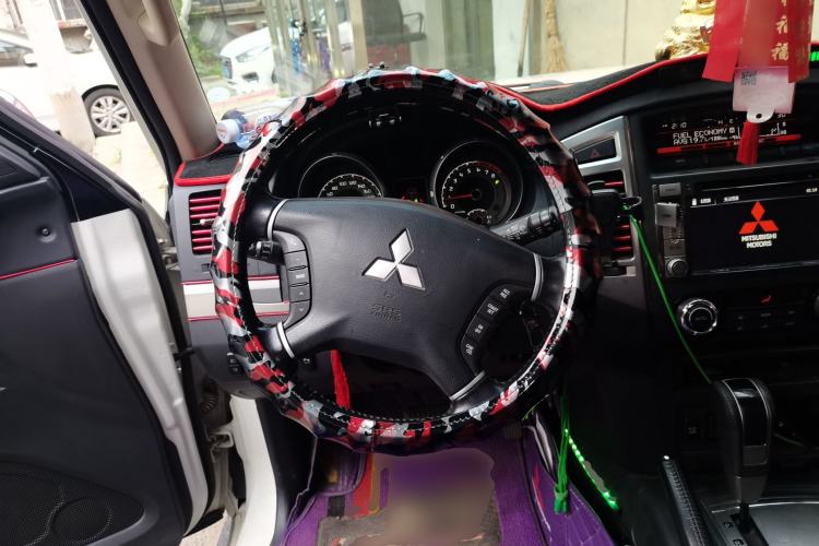 Used Mitsubishi Pajero 2015 3.0L Automatic Elite Overdrive Version China IV Standard Steering Wheel